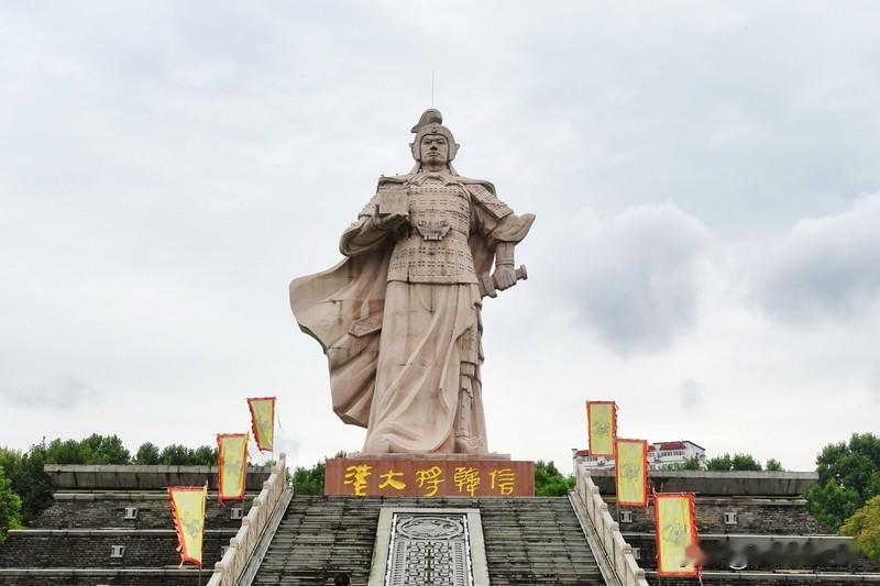 为什么韩信斗不过刘邦呢? 韩信虽是“兵仙”，战无不胜，但还是斗不过刘邦。原因在于