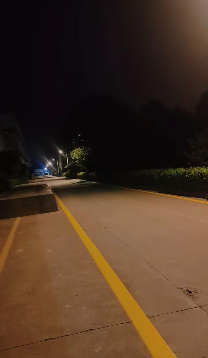 、下班了，今天的苦就先吃到这里。日复一日慌慌张张，也不过是为碎银几两，如果生活太
