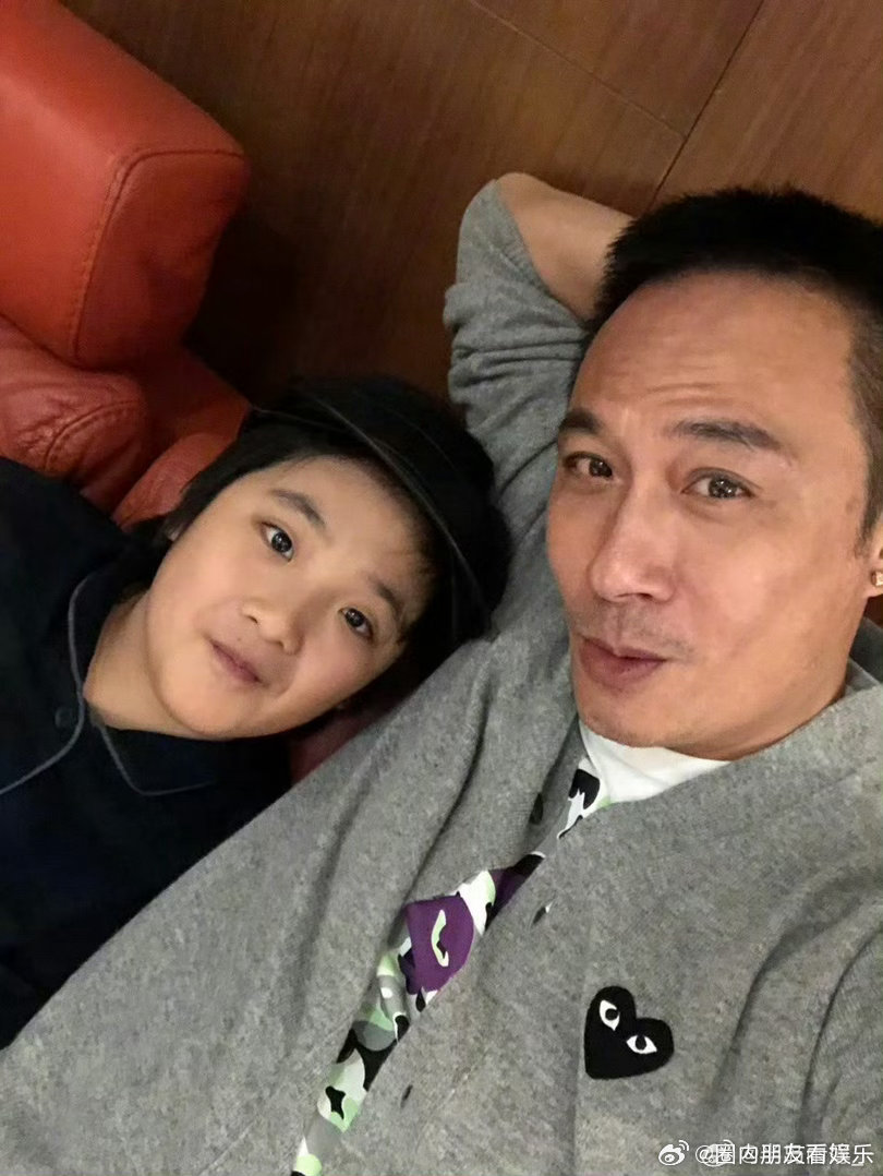 12年之后轮到费曼带吴镇宇上综艺了费曼要带吴镇宇上综艺了🌿《爸爸少年游》开启奇