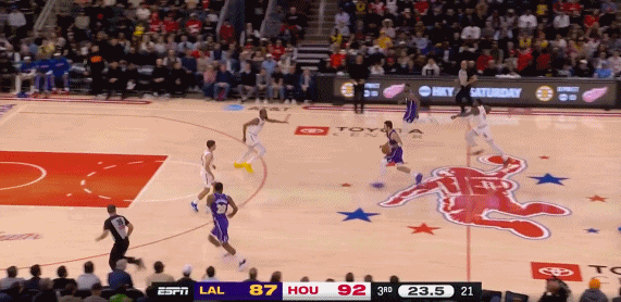 真强！东契奇把杜兰特打得一愣一愣！
在今天NBA常规赛湖人对阵火箭的第三节比赛中