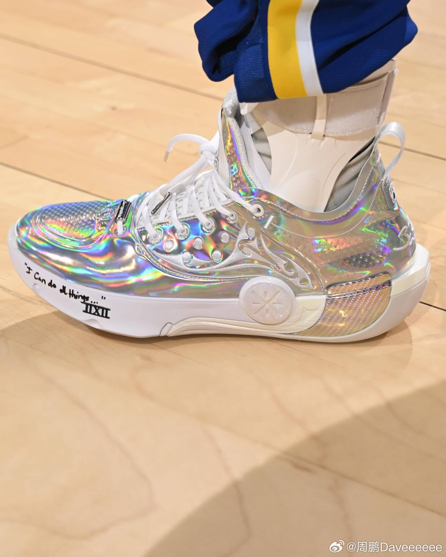 哦对了昨儿解说的时候就发现，复出第一场的库里上脚了韦德之道12 Lux ASG配