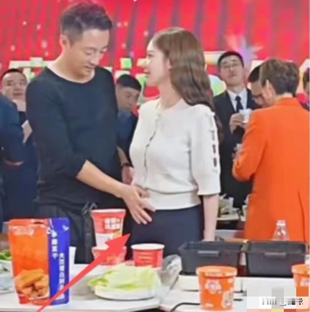 不知道，S妈看到这样的场景会有何感想？心里很不是滋味吧！
对这个前女婿，应该又爱