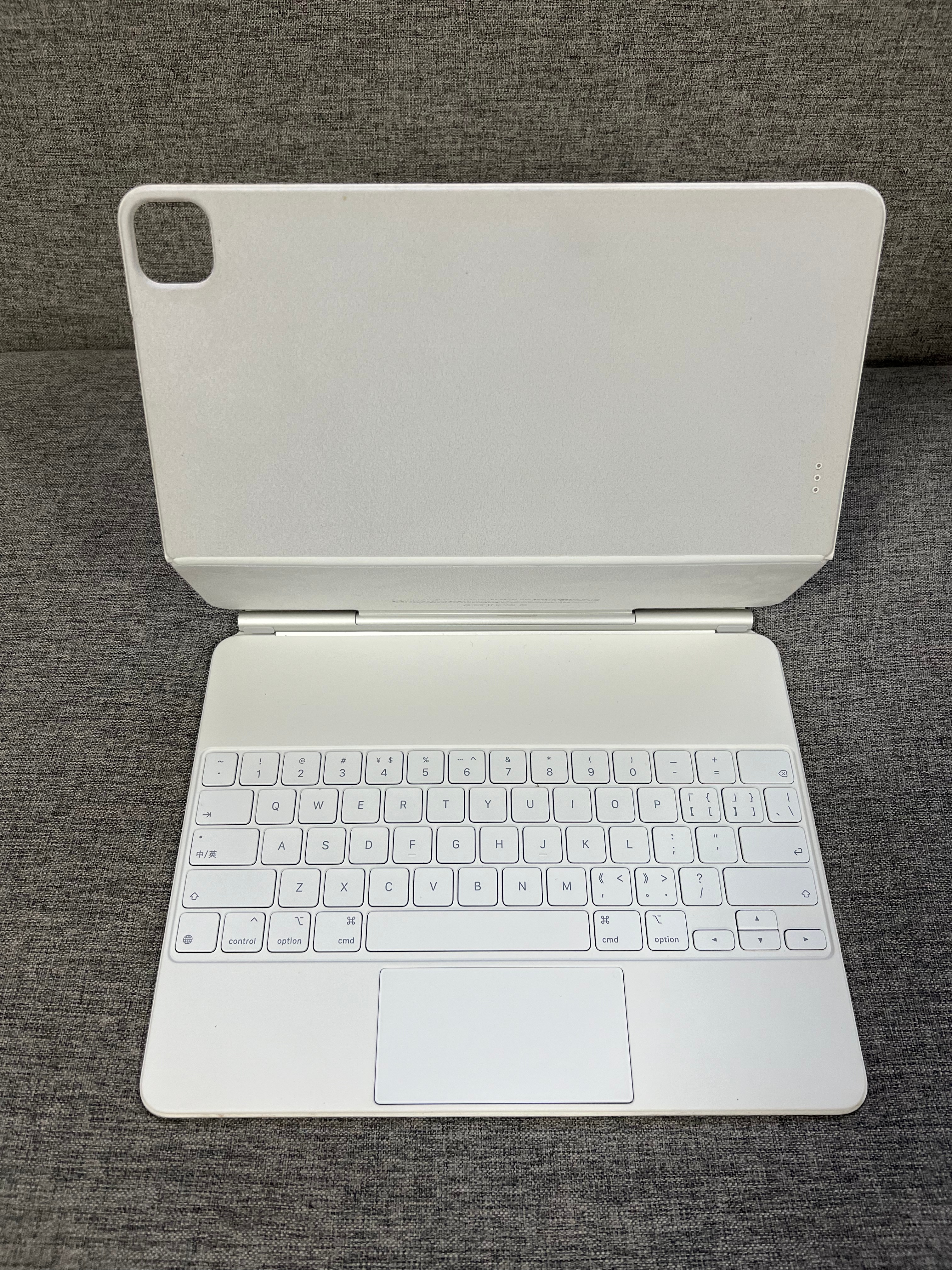 适配iPad Pro 12.9寸妙控键盘 白色，外观见实拍图。店保三个月非人为损