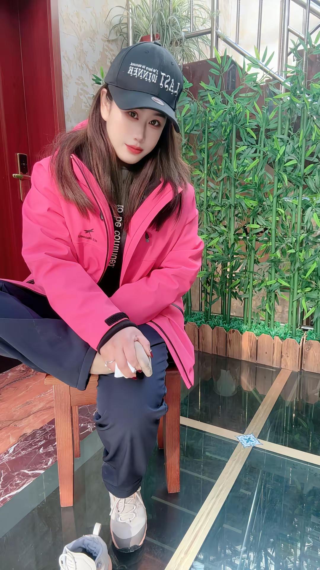 户外穿搭。爱拍照爱生活 拍作品我是认真的 自拍