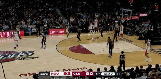 滞空对抗上篮~！！ 