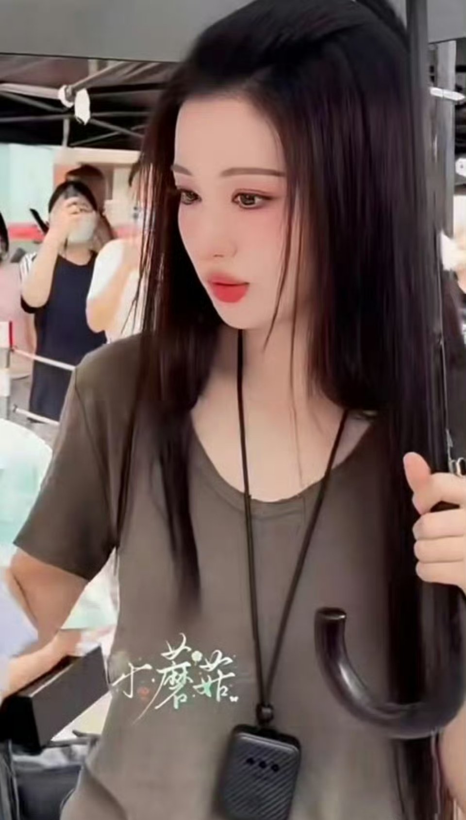 浮生剧组抽烟这么严重吗王楚然支持王楚然粉丝维权，心疼船儿，在这种工作环境下工作我