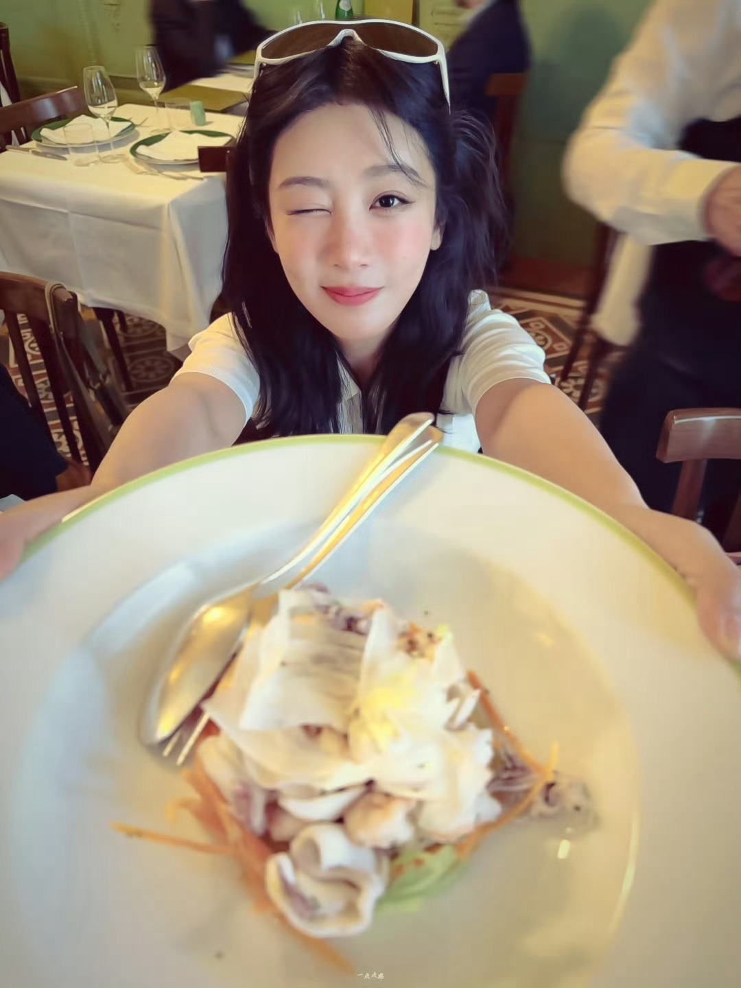 杨紫杨紫 这里荒芜，寸草不生。后来你来这走一趟，奇迹一般万物生长，这里是我的心 