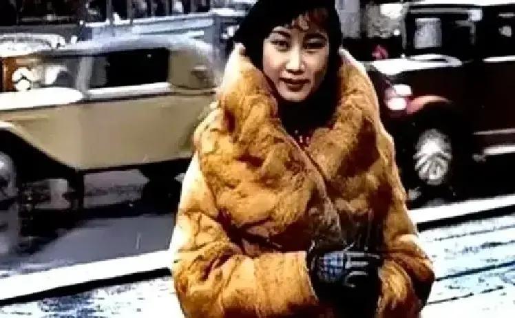 隔壁阿婆天天搓麻将，谁能想到她竟是当年上海滩顶流“电影皇后”胡蝶？
 
67岁，