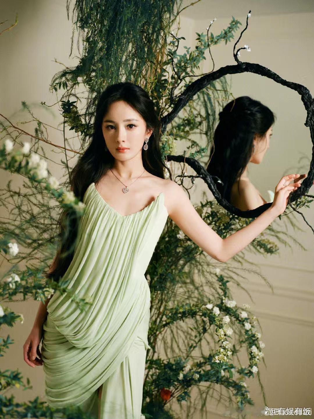 杨幂佩戴Buccellati布契拉提作品杨幂春韵风雅杨幂 佩戴Buccellat