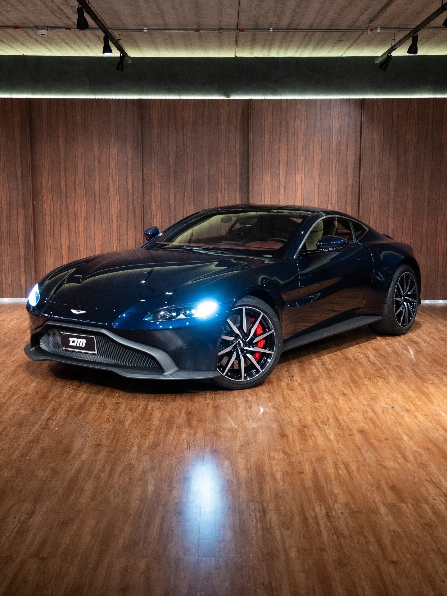 Aston Martin Vantage 