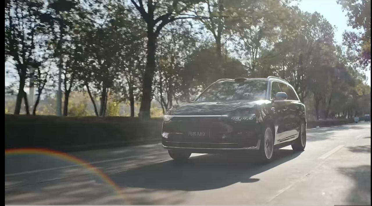 26万份信赖的长效答卷！问界M9两周年保值率印证硬核价值
问界M9上市两周年累计