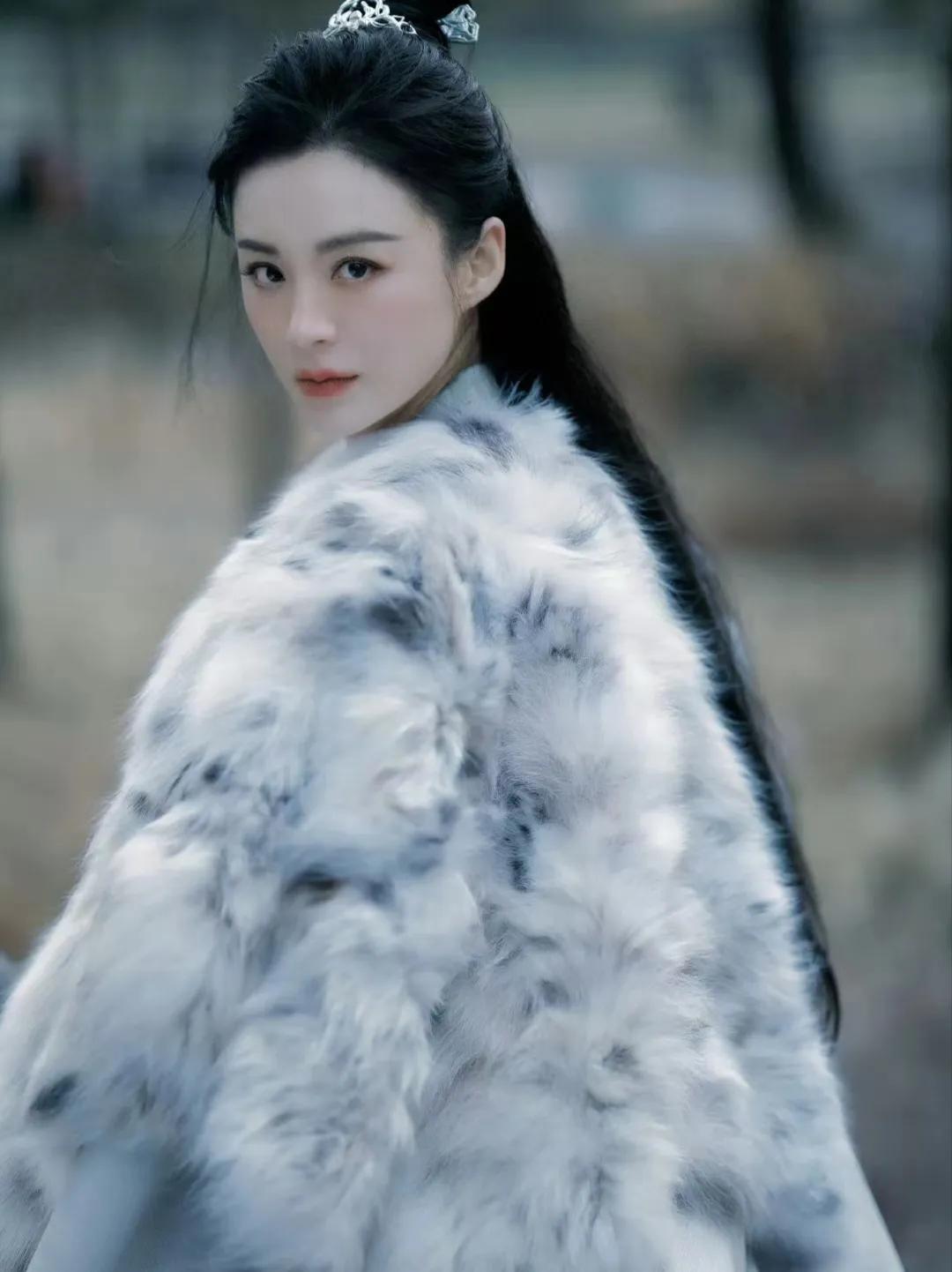 现在国产剧的配置都这么高了吗？连戏份不多的配角都是大美女级别了？

可是，既然打