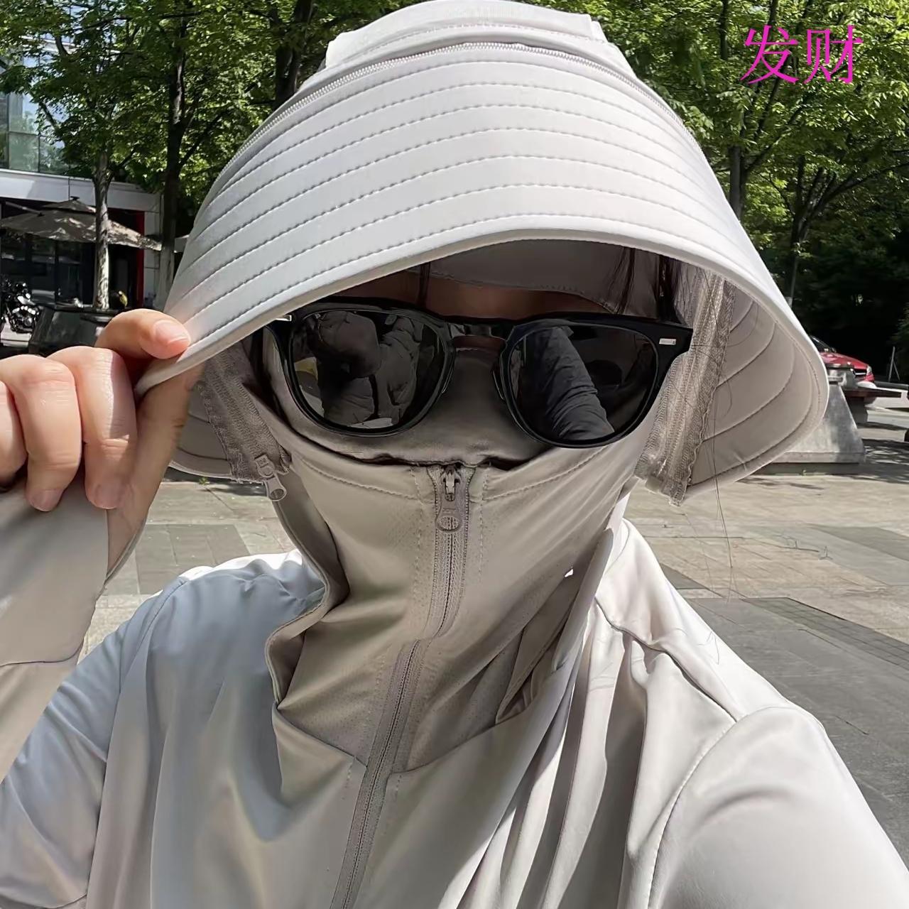 夏天街头清一色“全副武装”，为啥现在女生都不爱露肤了？
 
不知道你们发现没有