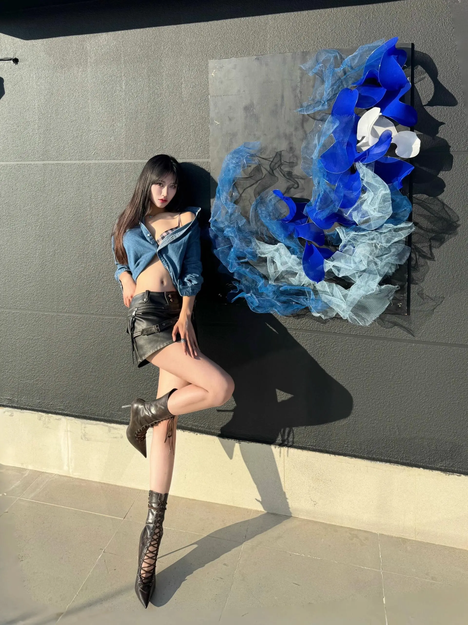 把烦恼丢进风里，把热爱藏进生活。 阳光正好，微风不燥， 愿我们都能在自...