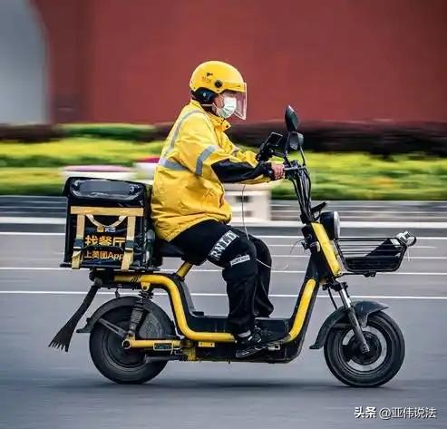 湖南益阳，一外卖小哥在手机上给自己买了一份意外险，每天交3块钱，保额60万。一次