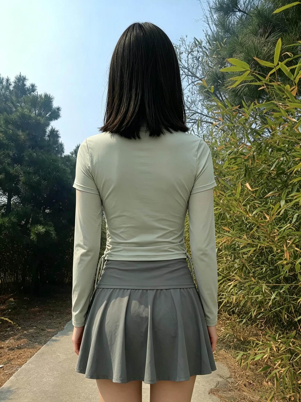 青丝如瀑映花繁，背影亭亭立春园。
不用回眸惊俗世，东风已自醉芳颜。