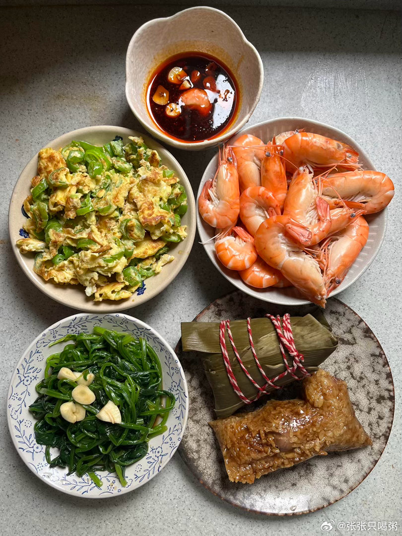 最近免疫力下降各种生病，不能节食的我吃的有点丰富喽