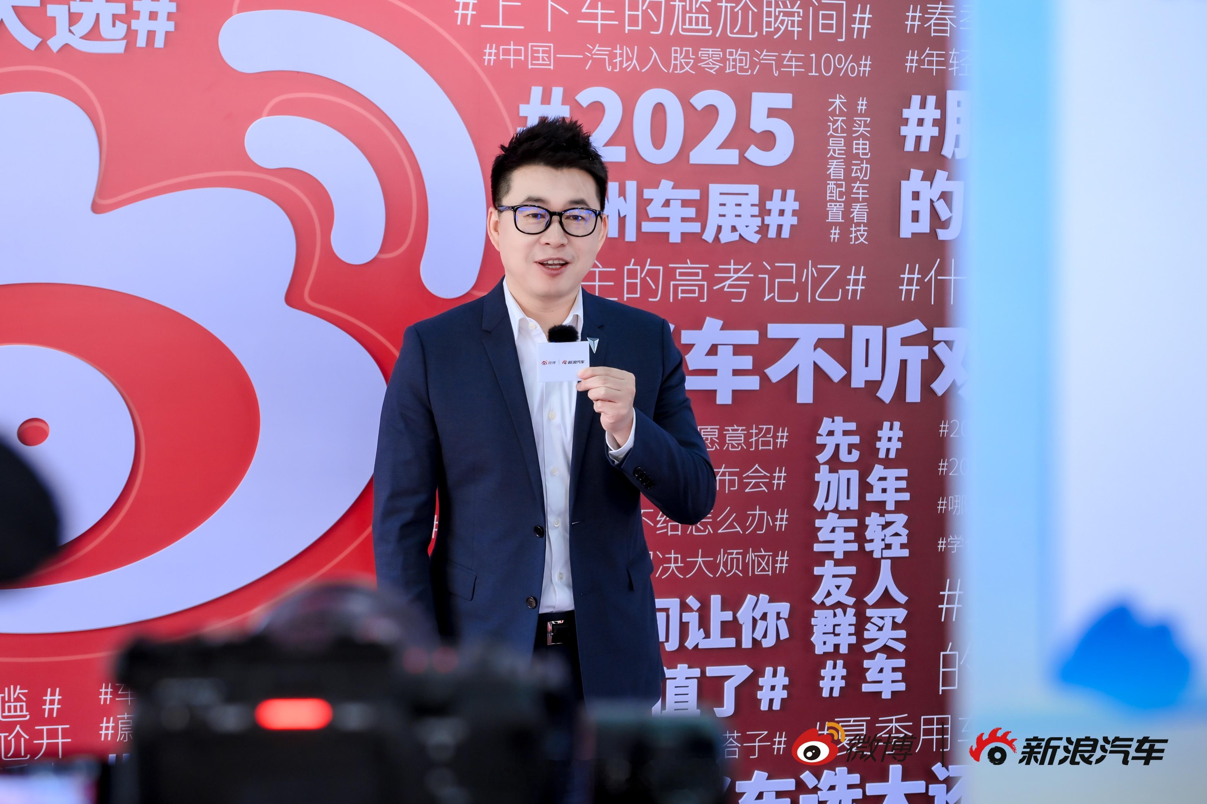 11月21日，正式开幕，在此期间，新浪汽车与车企高管展开高端对话，发表观点，预判