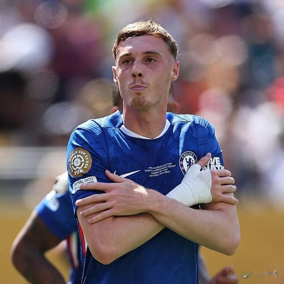 商业动态：切尔西中场球员科尔·帕尔默已正式为其标志性的“冷颤”庆祝动作注册商标，