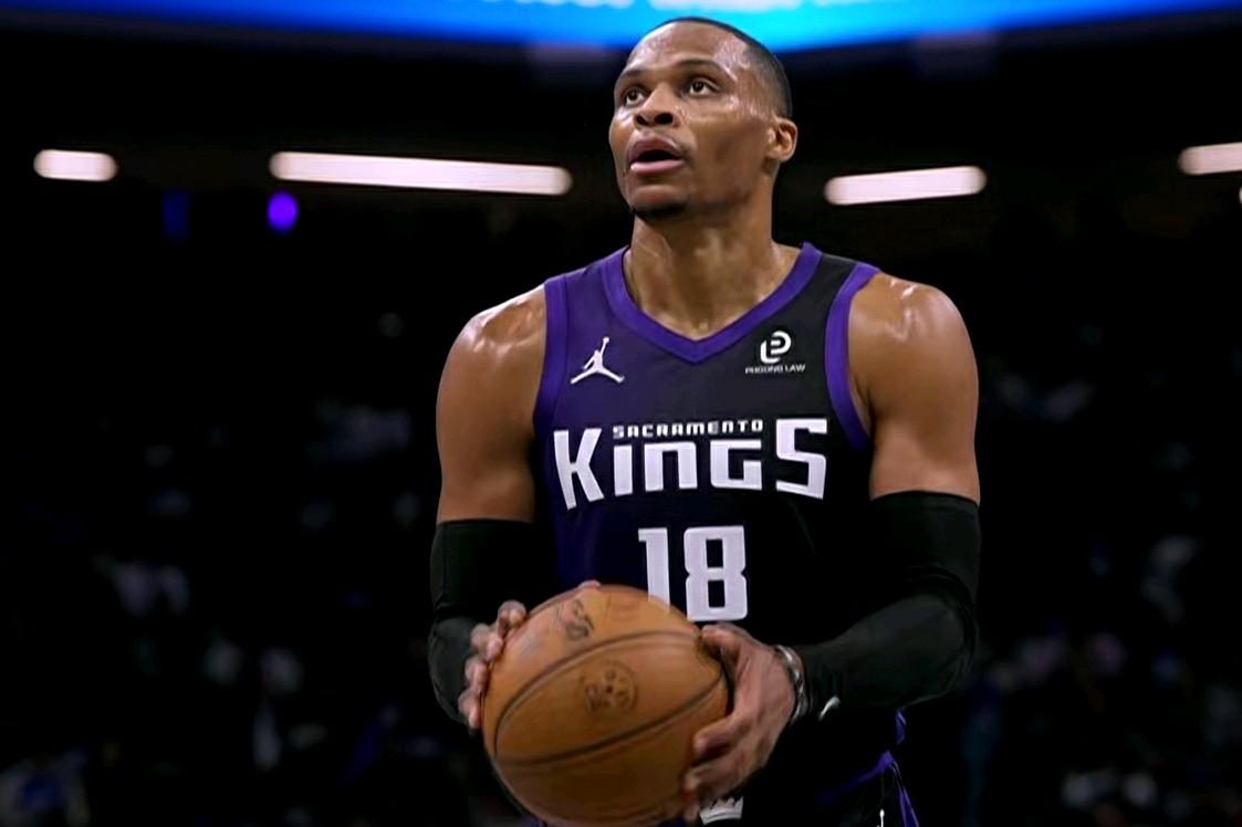 威少是神人，小黑更是“神人”！

数据不会说谎：国王千不该万不该：花费1000多