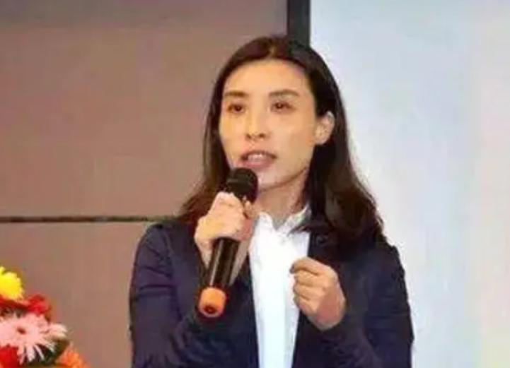 1998年，申通创始人聂腾飞开车冲出高速护栏最终身亡，妻子陈小英随后套现146亿