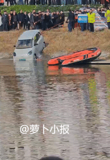 又一起。
近期连续发生多起汽车坠水事件，先是江西一幼儿园园长开车坠入池塘，导致自