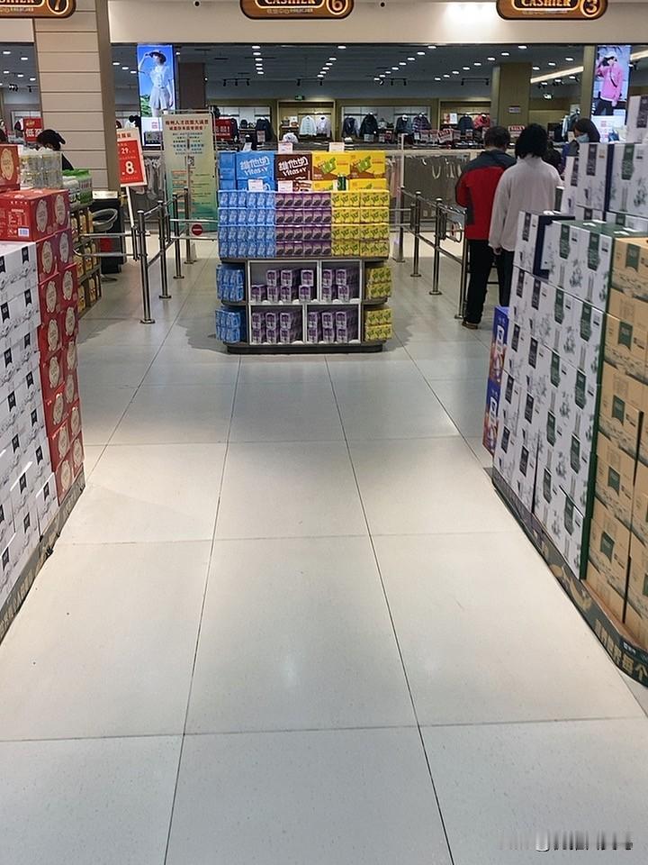 说到底，人得自己立得住，经济独立、精神独立，手里有钱、心里有底，遇事才不会慌。别