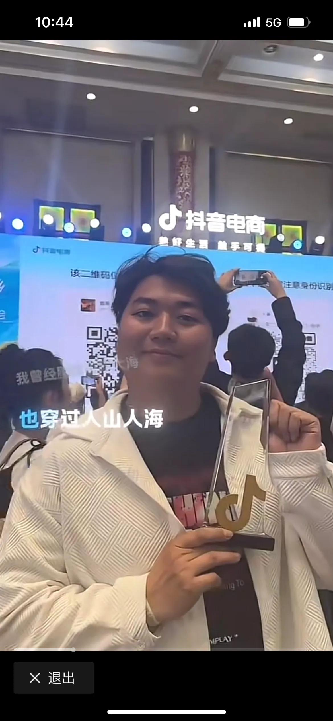 全红婵哥哥终于出人头地了，完全不用靠妹妹也能创出一片天地，他已经在卖货这方面获得