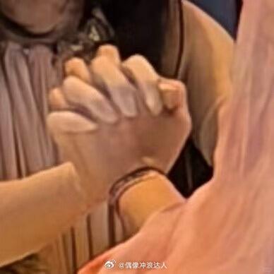 好想体验和虞书欣十指相扣