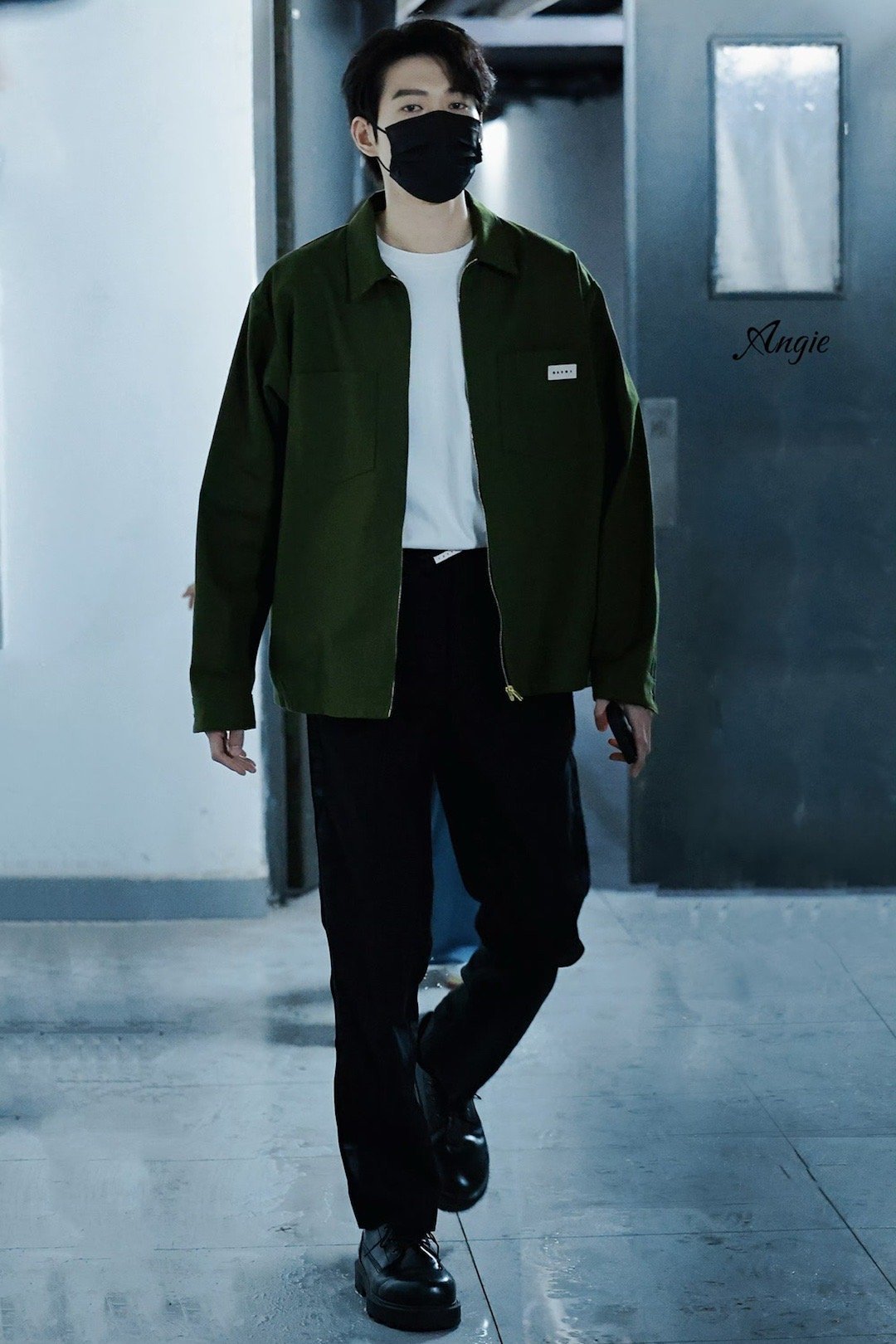魏大勋魔方新世界今日上班路透录制顺利！#魏大勋军绿色外套# ​​​