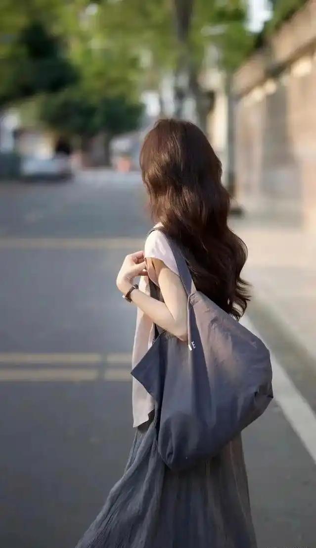 一段非常现实扎心的话：“你去看一个女人，如果她做什么都很利索，做什么都很快，走路
