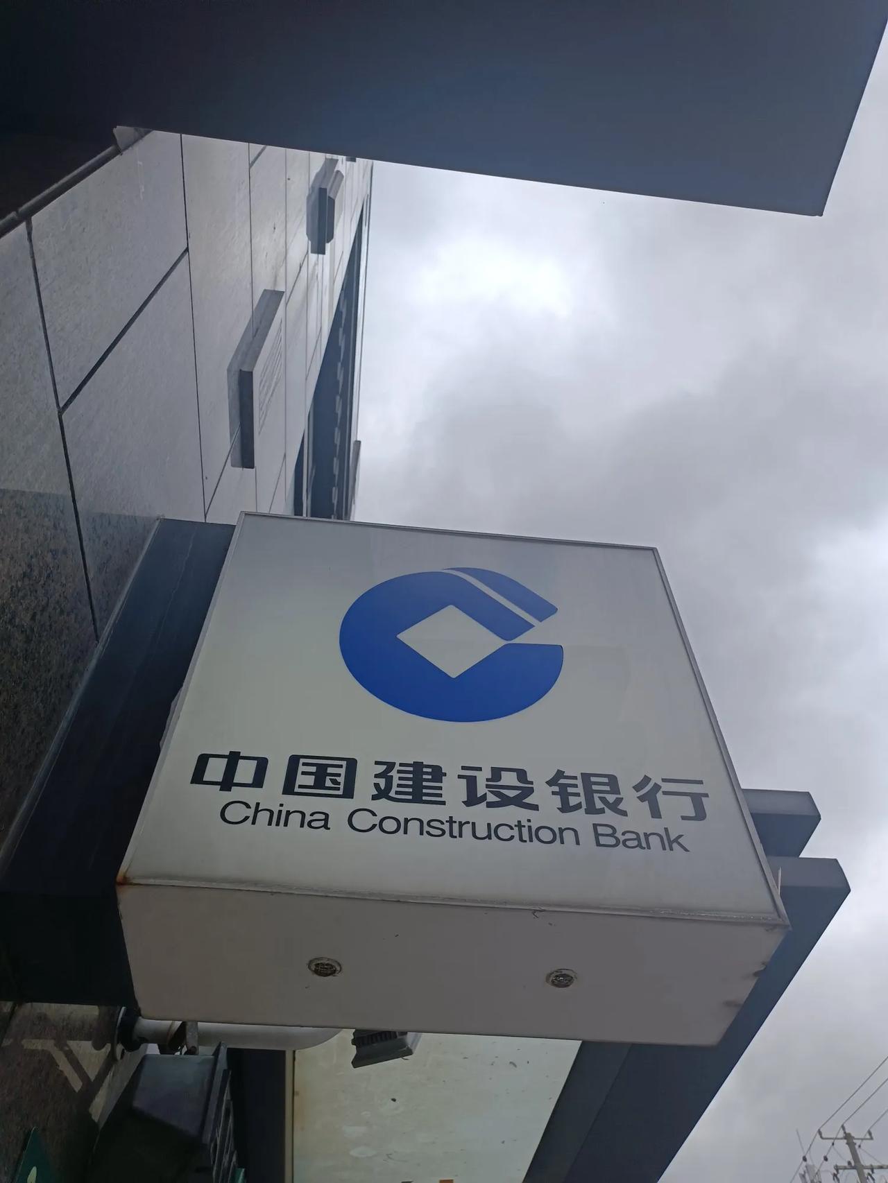 单位的奇葩工作，每天员工要干活，早九晚五，千篇一律，只要埋头苦干活，就是一个好员