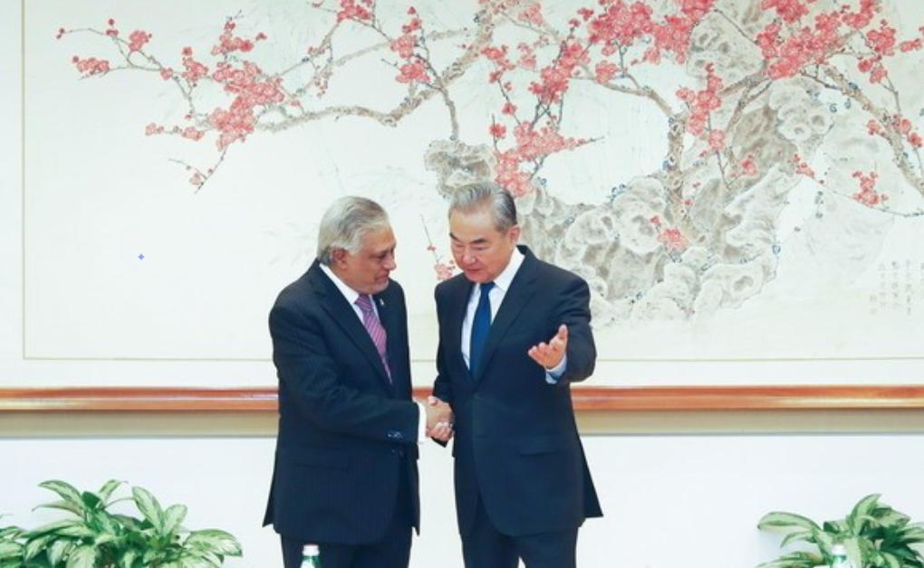 [太阳]巴基斯坦答应中国了
当地时间5月28日，中国外交部长王毅在纽约会见巴基斯