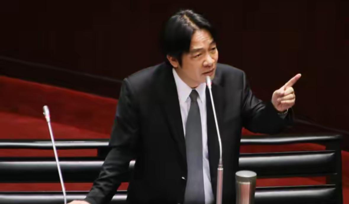 赖清德就只差正式宣布“台湾独立”了，他的一言一行早已突破大陆的多重红线，俨然把台