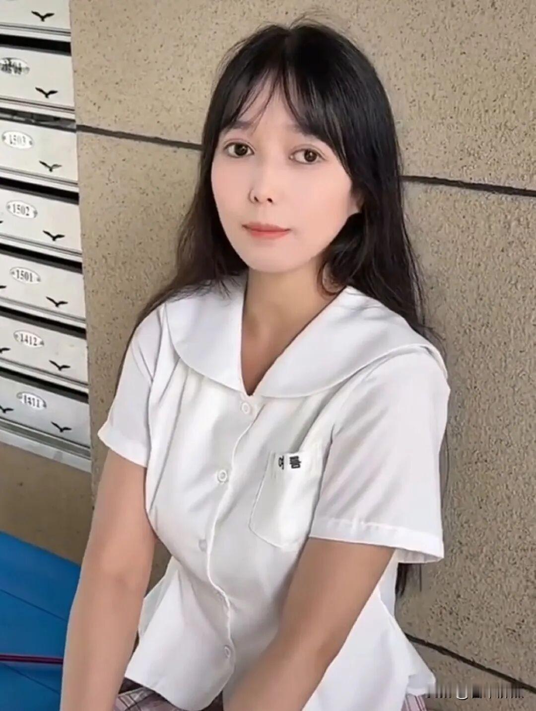 盲道还在，人却先瞎了，谁在演？
昨天刷到新闻，说那个拍盲道被撞视频的两人，是假的