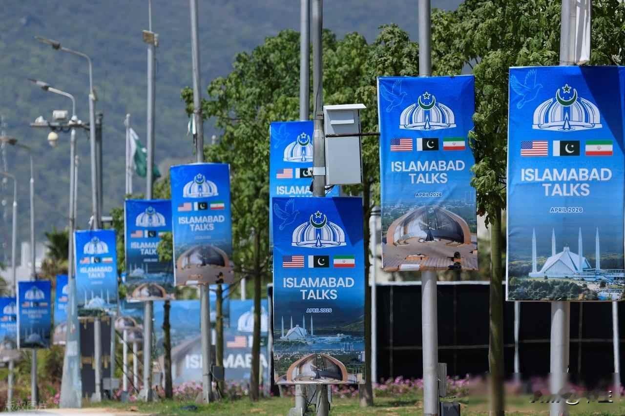 霍尔木兹海峡船还在走，美伊谈判桌上没笔，德黑兰手握通行开关
2026年4月19日