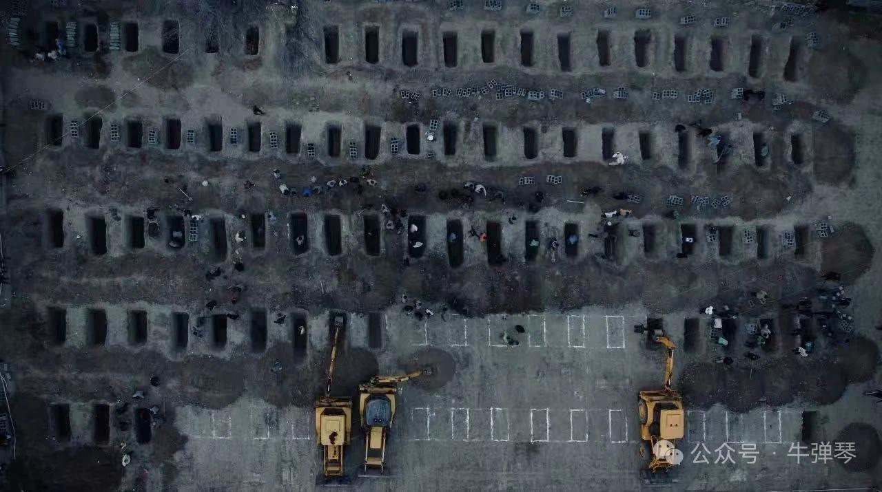 美以联合空袭伊朗期间，大量无辜平民伤亡，这160个墓穴将要安葬的是在轰炸中遇难的