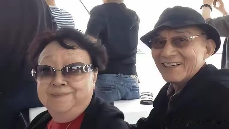 人民艺术家游本昌，于今日在北京与世长辞，享年93岁。
 
他只有一段婚姻，一生一