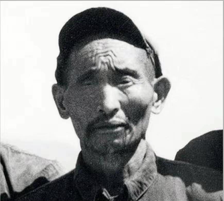 [微风]1952年，解放军在大凉山抓到一个独眼土匪，审讯后军区首长震惊：这不就是