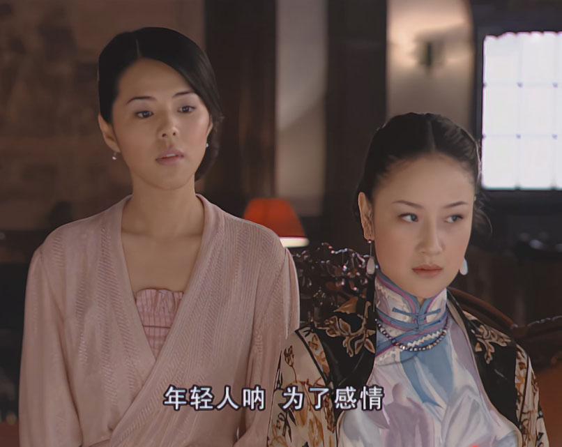 四姐的这套衣服松弛感满满，优雅中带着一种随性美。
#金粉世家#