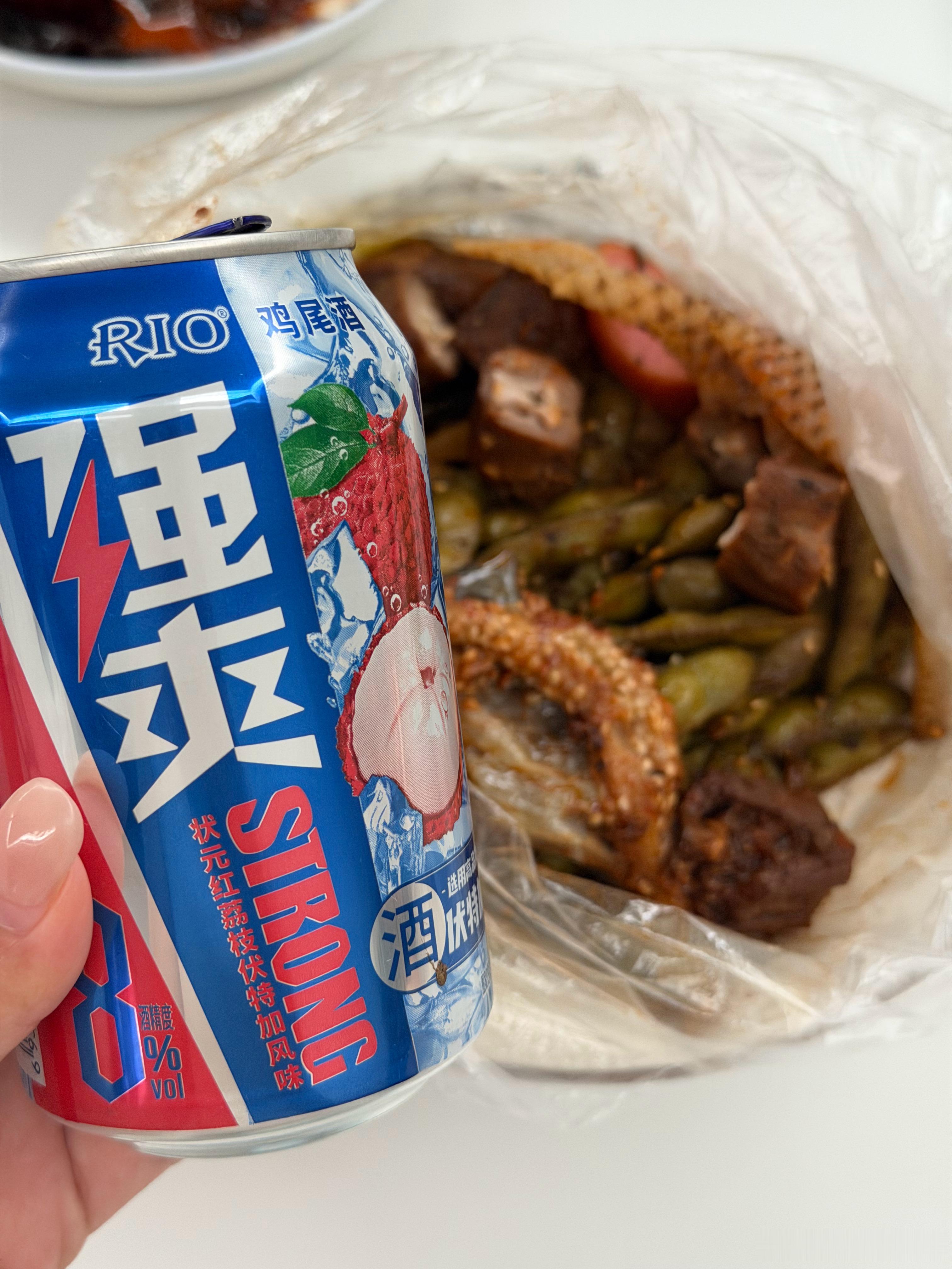 生活手记 深夜宵夜来袭🍽️强爽鸡尾酒配卤味鸭脖真的太绝了，这家的潮汕肠粉真的太