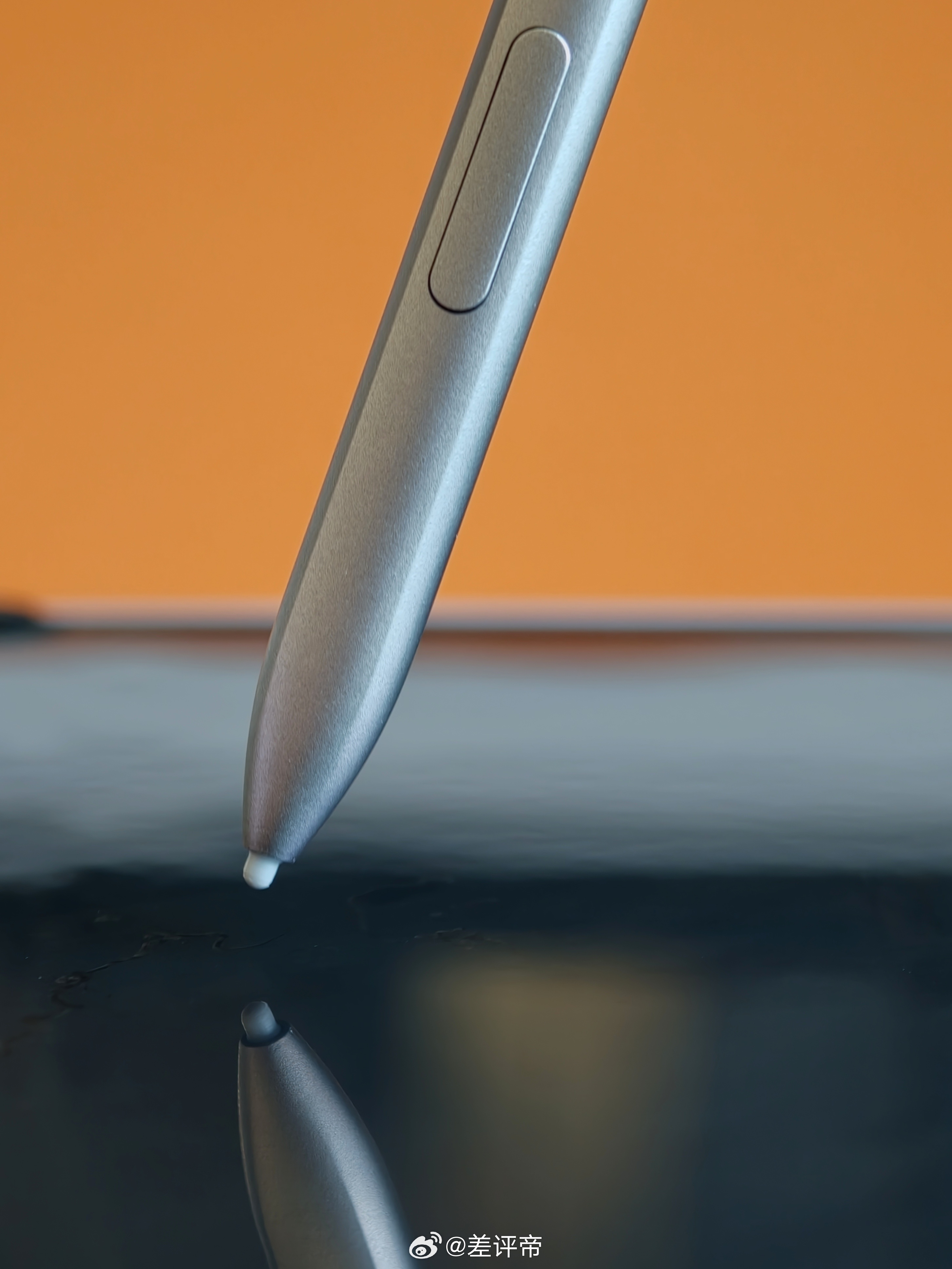 有差友跟我说，蹲了好几天 OPPO Find N6 的预热，真的越看越戳我，终于