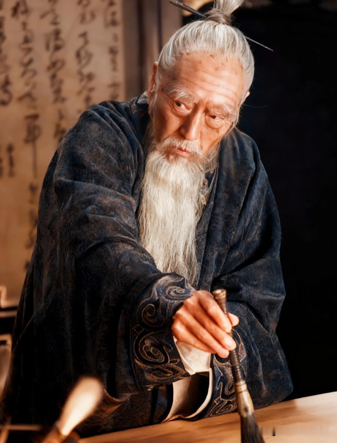 一代人登高作恶，十代人负重求生。

严嵩虽然贪，但是少时清廉，只有一个老婆欧阳氏