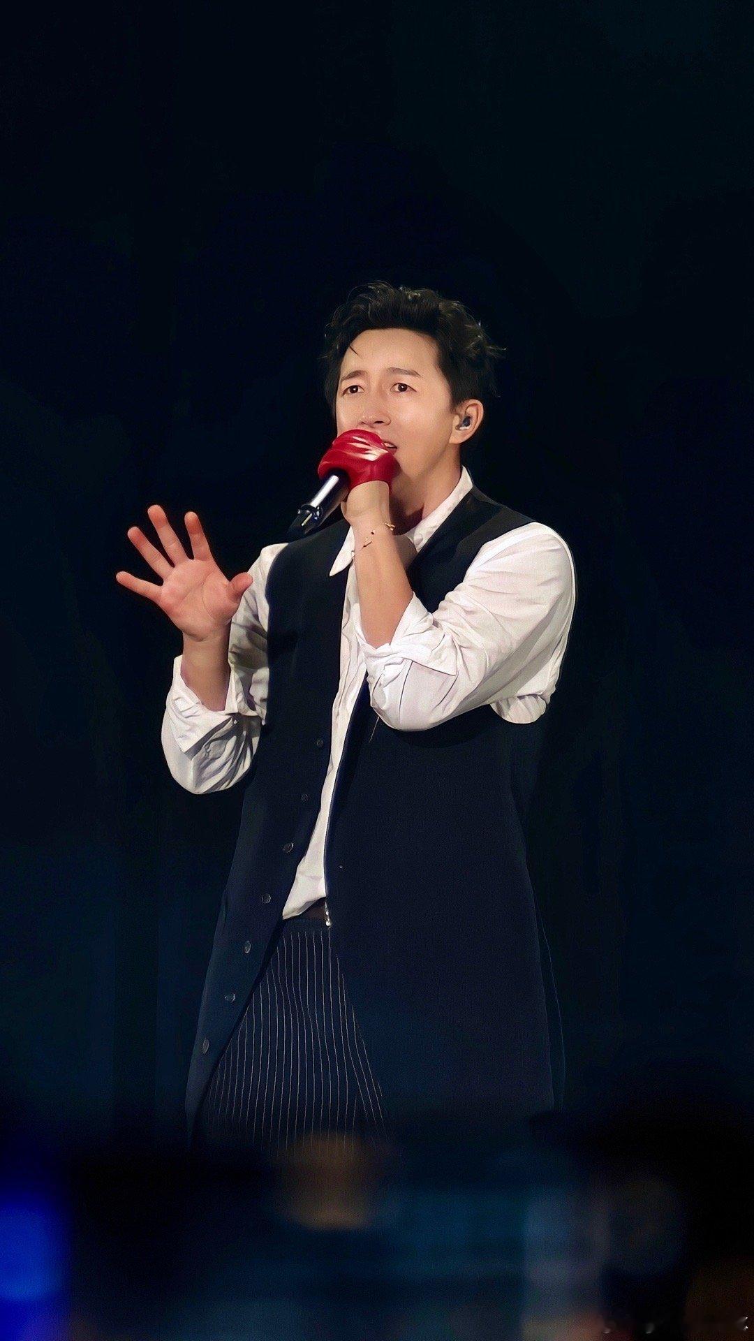 我当牛马十年了韩庚还是这么能打 庚哥演唱会稳了！签售会别让大家久等，荧光棒二开安