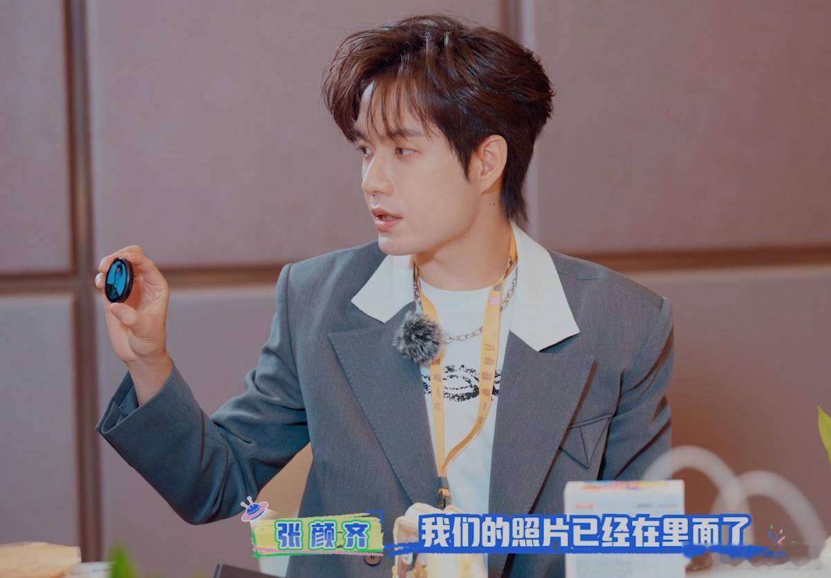 宇宙帮帮忙谁能不爱这样温柔的相处氛围，张颜齐夸赞孙熹之心思细腻、待人周到，特别适