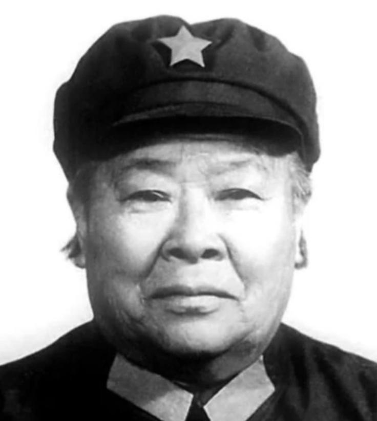 1937年，周子昆和何子友新婚，许世友看了一眼何子友，忍不住对周子昆说：“也就你