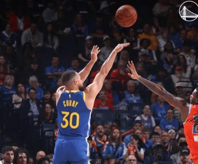 意料之中？勇士5连客取得4胜1负，战胜绿军雷霆火箭奇才NBA常规赛，勇士127-