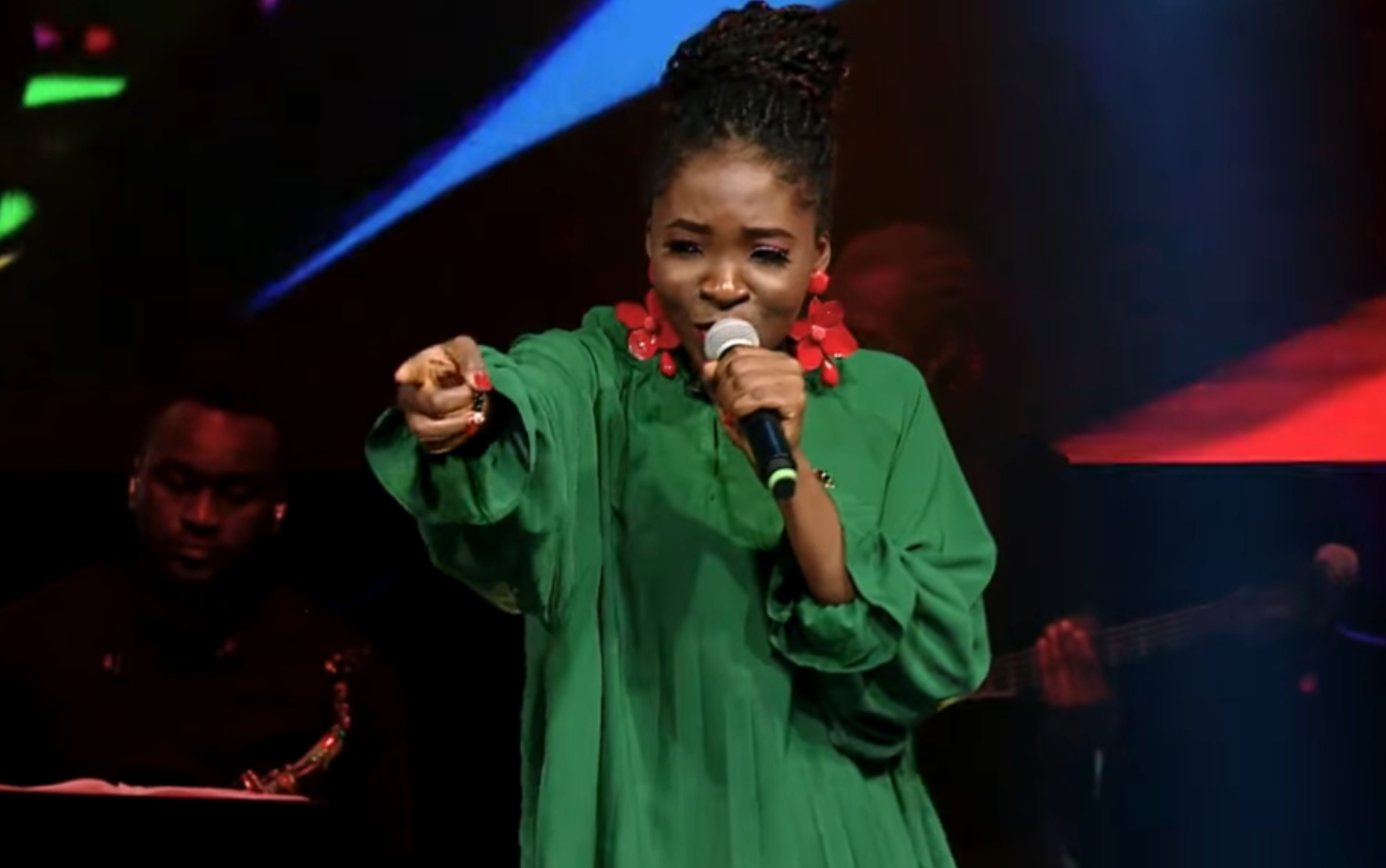 #26岁歌手睡觉时被毒蛇咬伤去世#【家中睡觉被毒蛇咬伤，尼日利亚26岁好声音歌手