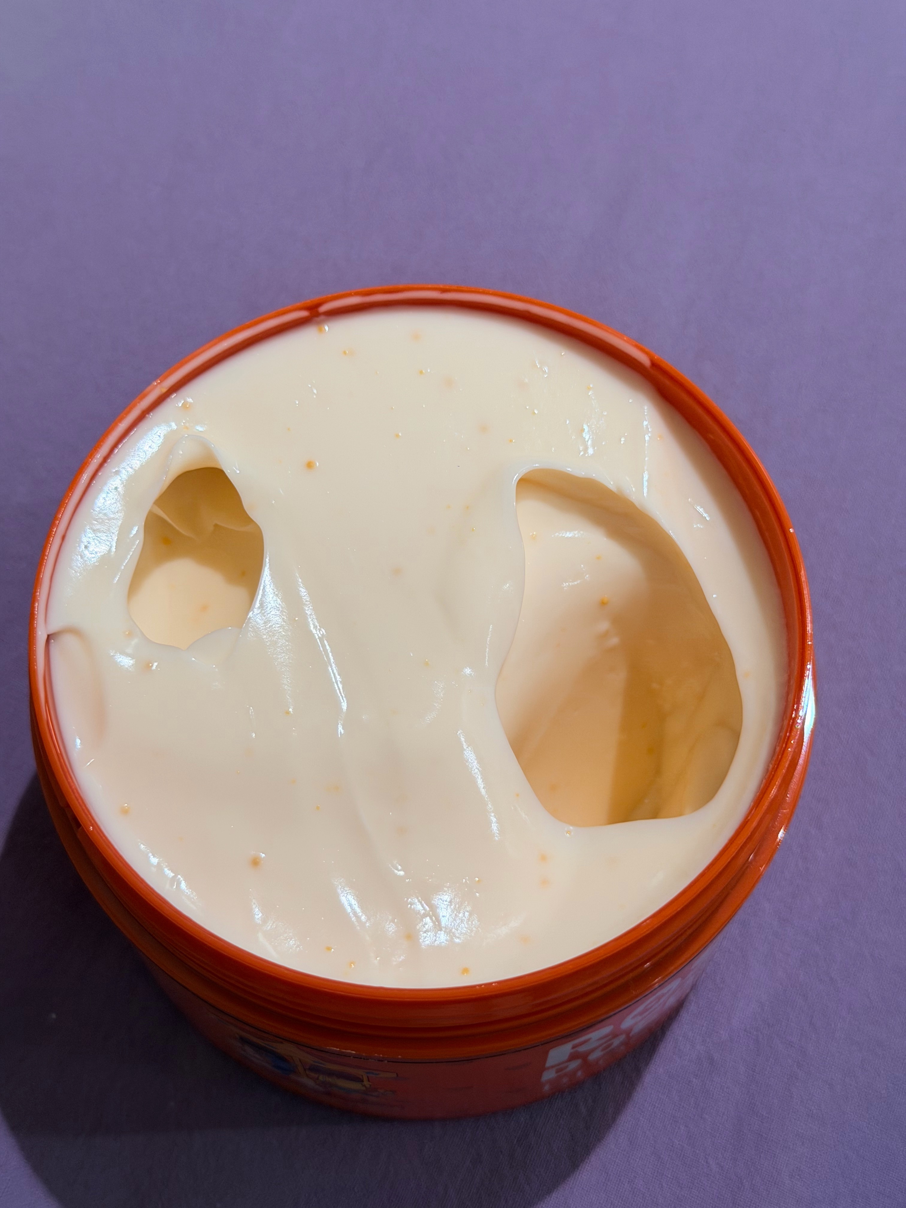 rdd这个身体乳改良配方啦回购第二罐 之前里面的颗粒比较大颗难吸收现在不会有这种