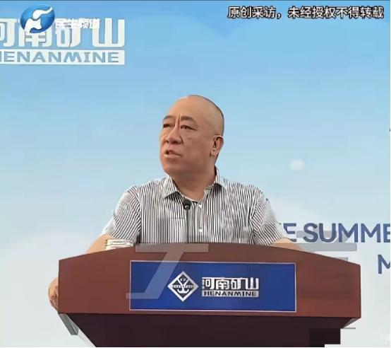 崔培军要失望了他给员工每人发1000，放不限期带薪假，让他们回家收麦子，可是员工